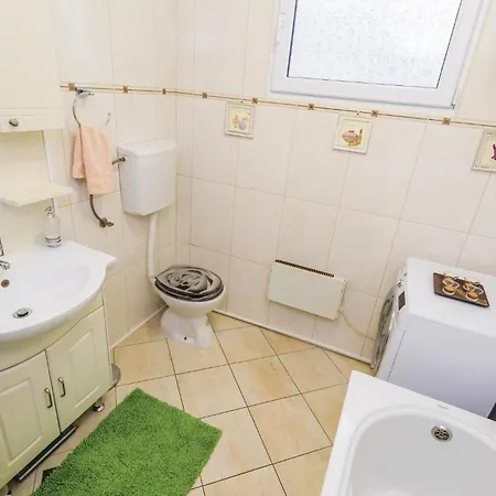 Case de vacanță 3 Bedroom Cozy In Opatija