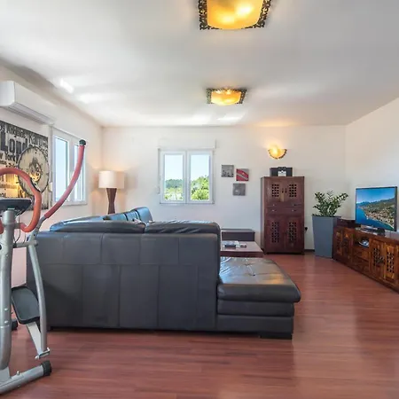 Case de vacanță 3 Bedroom Cozy In