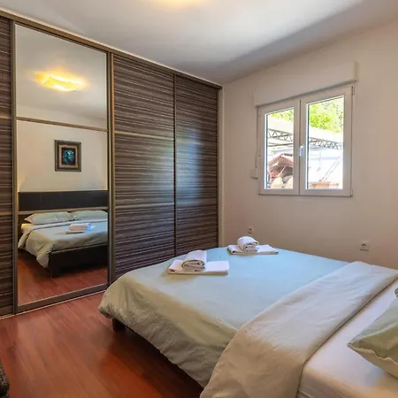 Case de vacanță 3 Bedroom Cozy In Opatija